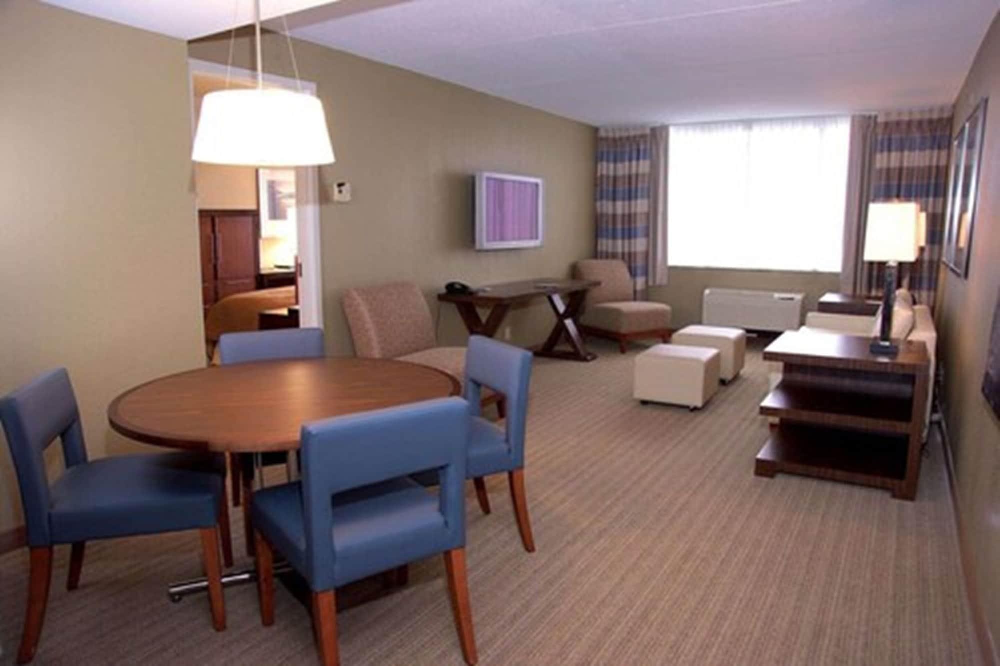 Готель Doubletree By Hilton St. Louis At Westport Меріленд-Гайтс Номер фото